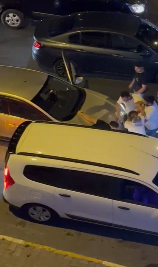 İstanbul'un Esenyurt ilçesinde, iki sürücü arasında trafikte başlayan sözlü tartışma