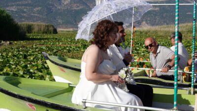 Denizli'de bulunan ve Türkiye'nin en büyük nilüfer tarlasına ev sahipliği