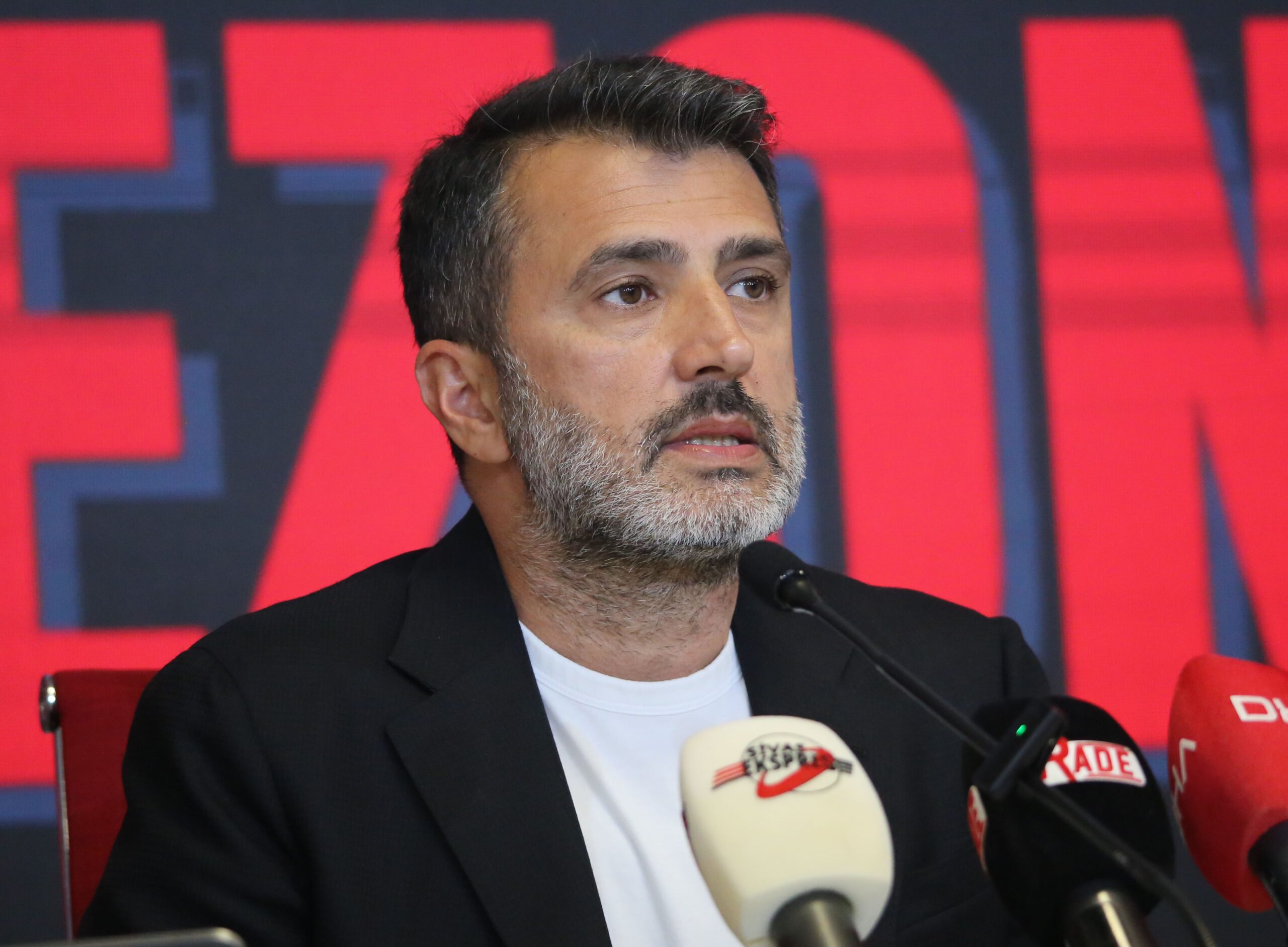 Sivas'ta düzenlenen basın toplantısında konuşan Sivasspor Kulübü'nün yeni Başkanı Gökhan