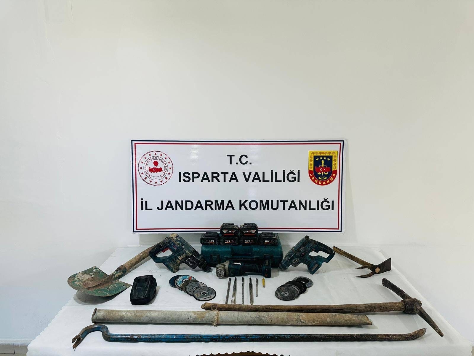 Isparta'nın Eğirdir ilçesinde, tarihi ve kültürel varlıklara yönelik izinsiz kazı