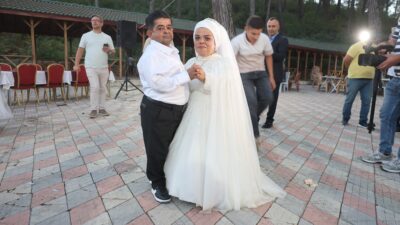 Hatay'da yaşayan ve akondroplazi rahatsızlığı bulunan Nurgül Aksoy ile Mustafa