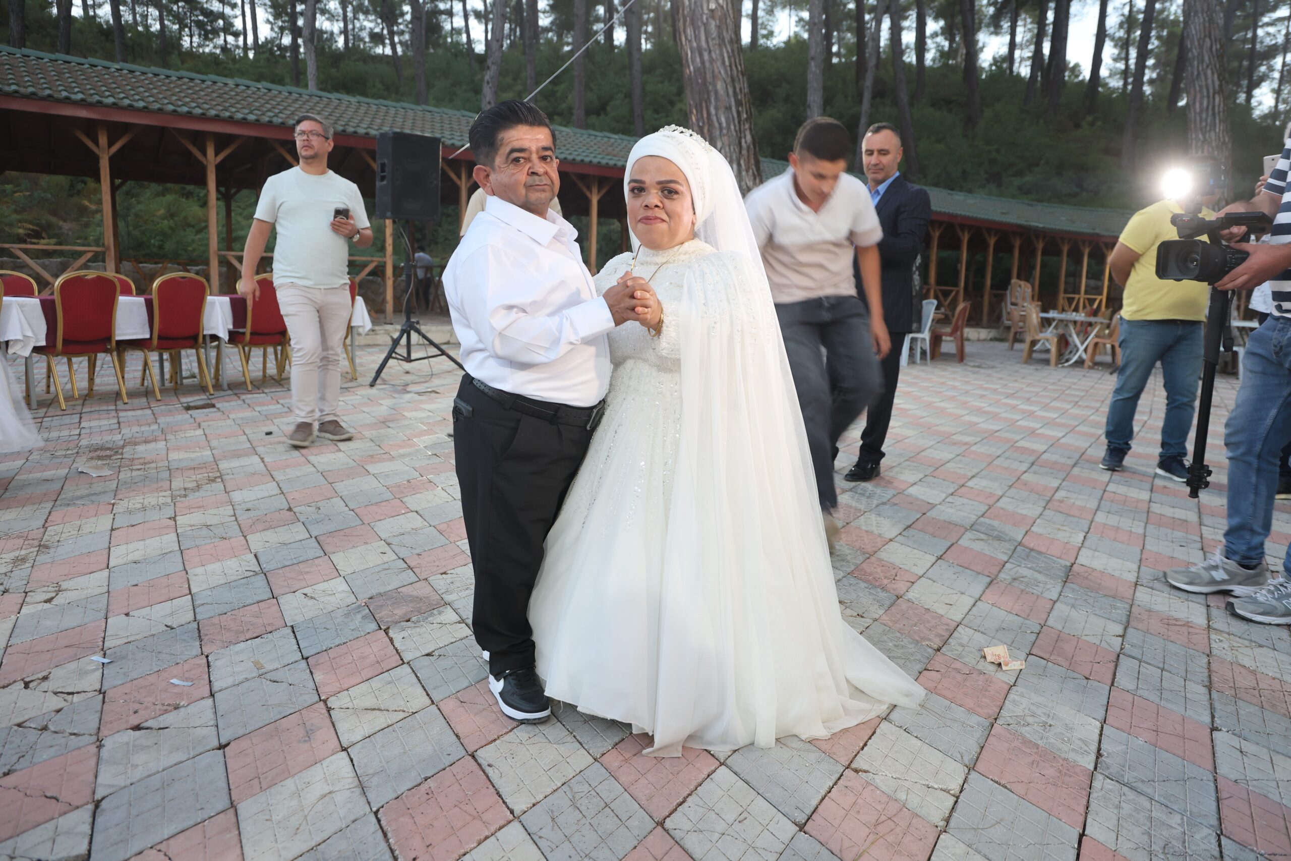 Hatay'da yaşayan ve akondroplazi rahatsızlığı bulunan Nurgül Aksoy ile Mustafa