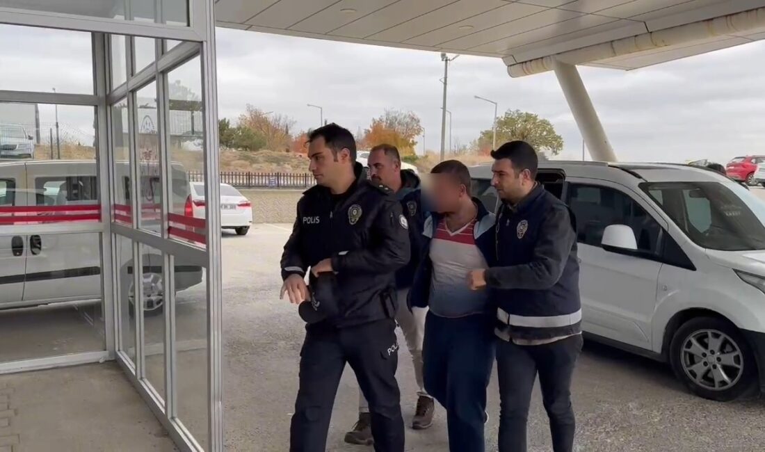 Tekirdağ'da, anne ve babasını öldürdüğü, diğer üç yakın akrabasını ise