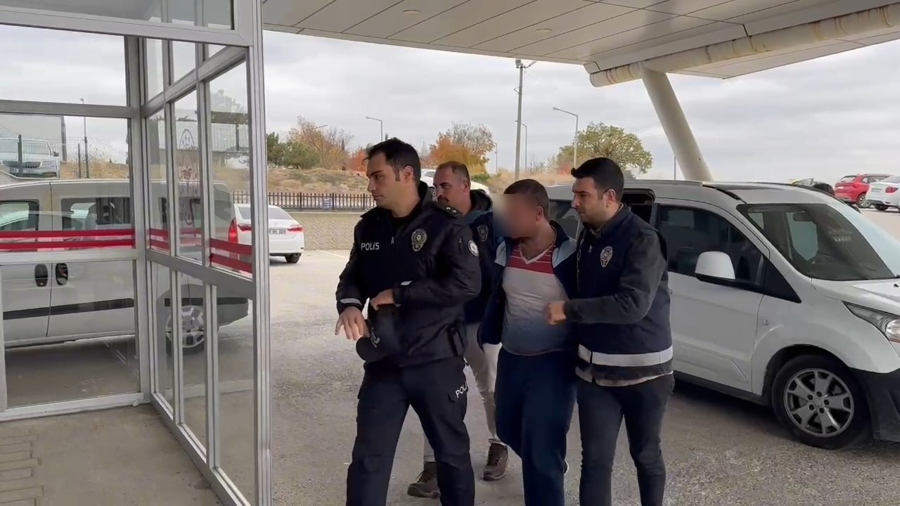 Tekirdağ'da, anne ve babasını öldürdüğü, diğer üç yakın akrabasını ise