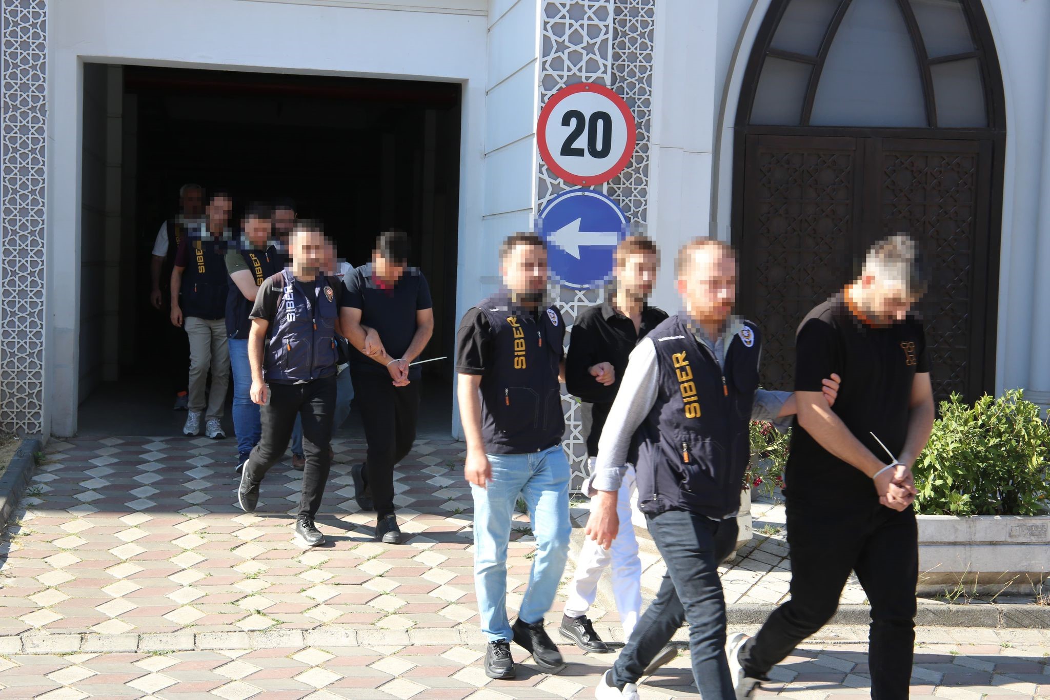 Kocaeli merkezli yürütülen bir soruşturma kapsamında, sahte kripto varlık uygulaması