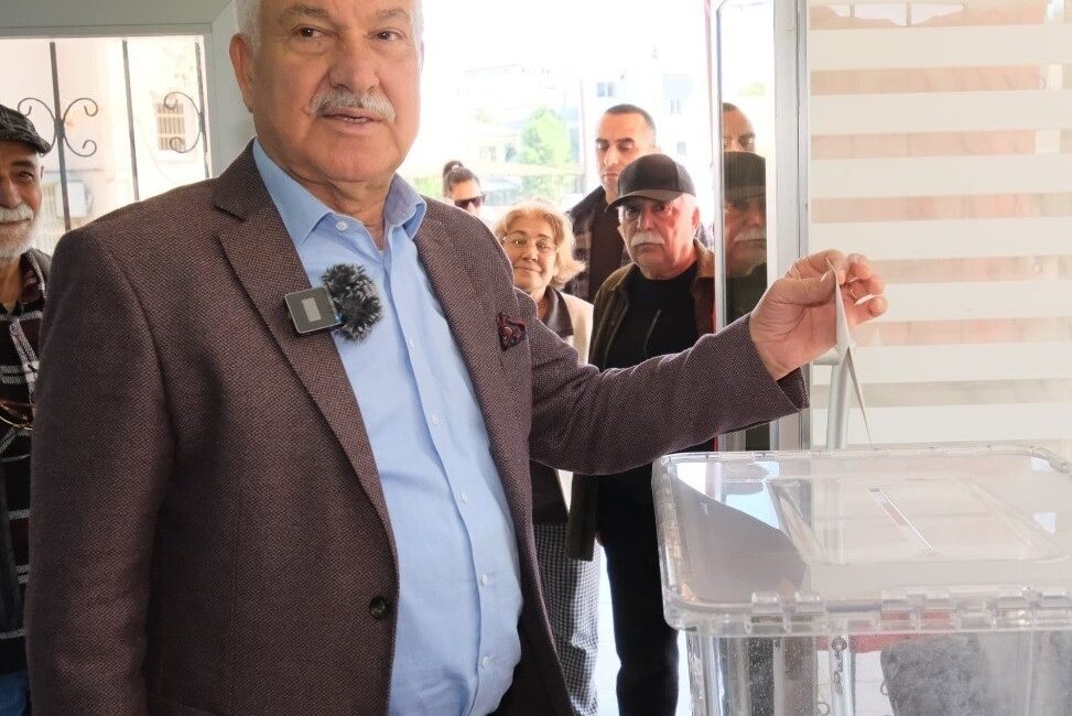 Türkiye Belediyeler Birliği Başkan Vekili ve Adana Büyükşehir Belediye Baskanı