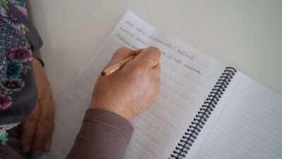 Niğde'de ikamet eden 64 yaşındaki Fatma Ay, çocukluk yıllarında imkansızlıklar