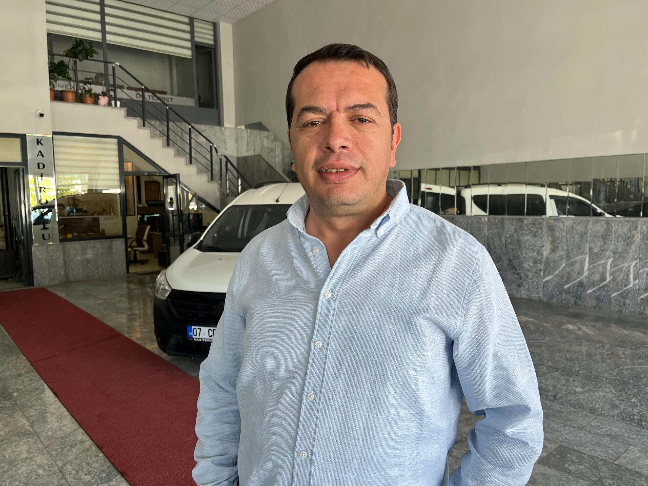 Konya'da, kendilerini polis olarak tanıtarak bir vatandaşı dolandırmaya çalışan şahısların