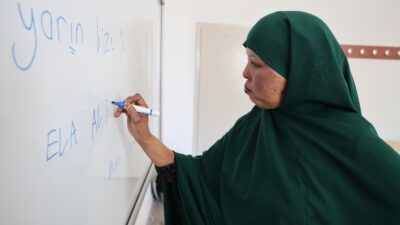 Somali'den gırtlak kanseri olan annesinin tedavisi için Elazığ'a gelen fedakar