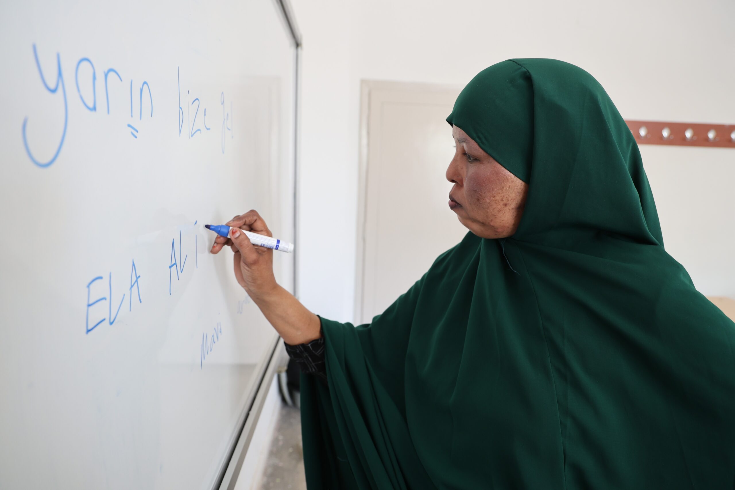 Somali'den gırtlak kanseri olan annesinin tedavisi için Elazığ'a gelen fedakar