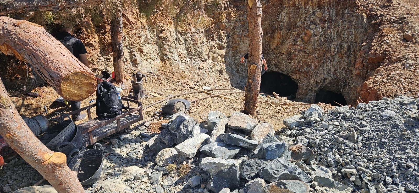 Gaziantep'in Nurdağı ilçesinde, devlete ait arazide izinsiz maden ocağı açarak