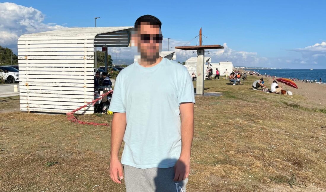 Antalya'nın Manavgat ilçesinde, psikolojik sorunları olduğu iddia edilen bir şahıs,