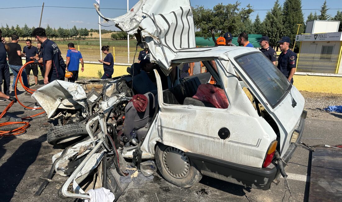 Uşak'ta, Ulubey-Uşak karayolu üzerinde meydana gelen elim bir trafik kazasında,