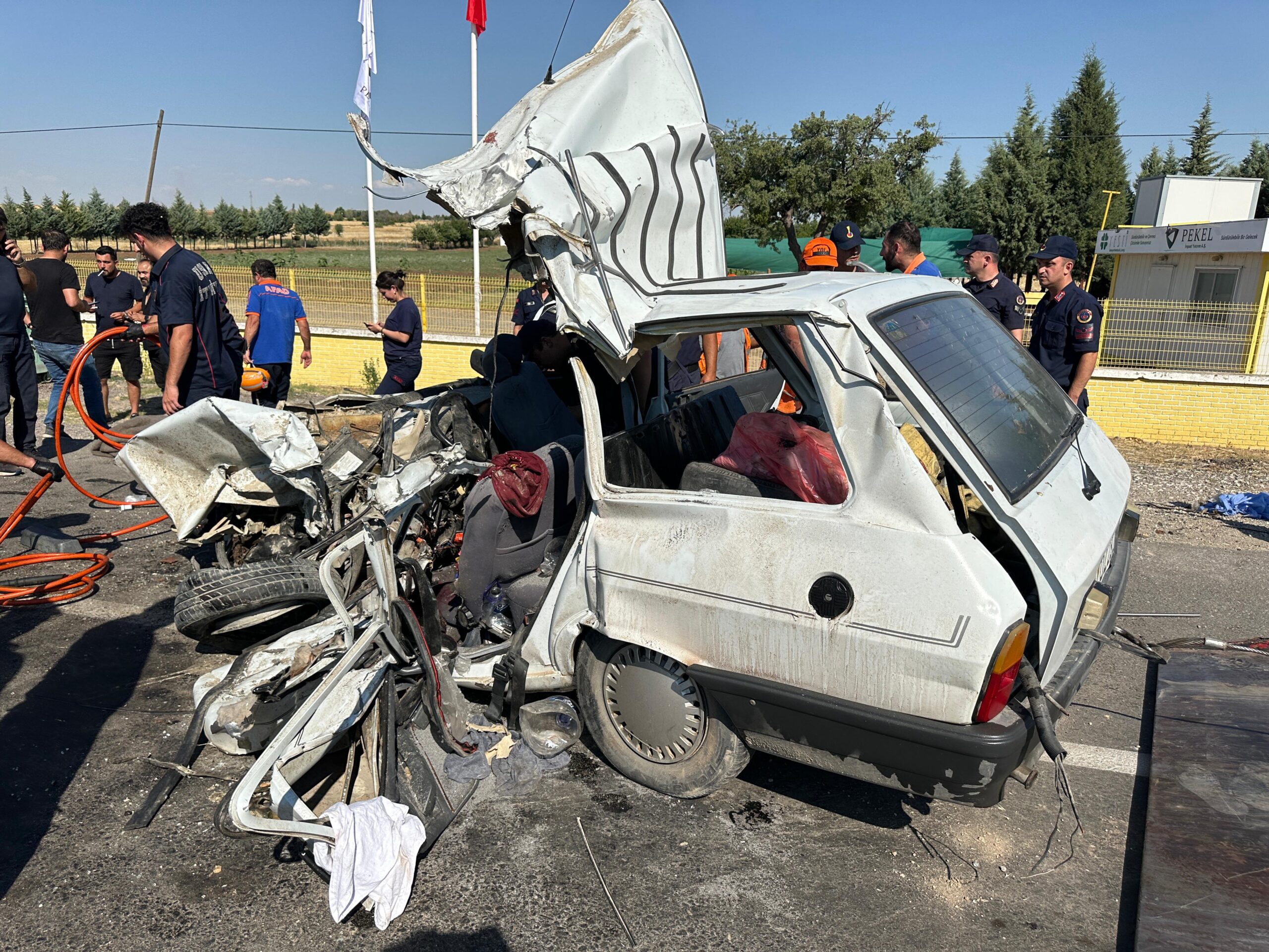 Uşak'ta, Ulubey-Uşak karayolu üzerinde meydana gelen elim bir trafik kazasında,