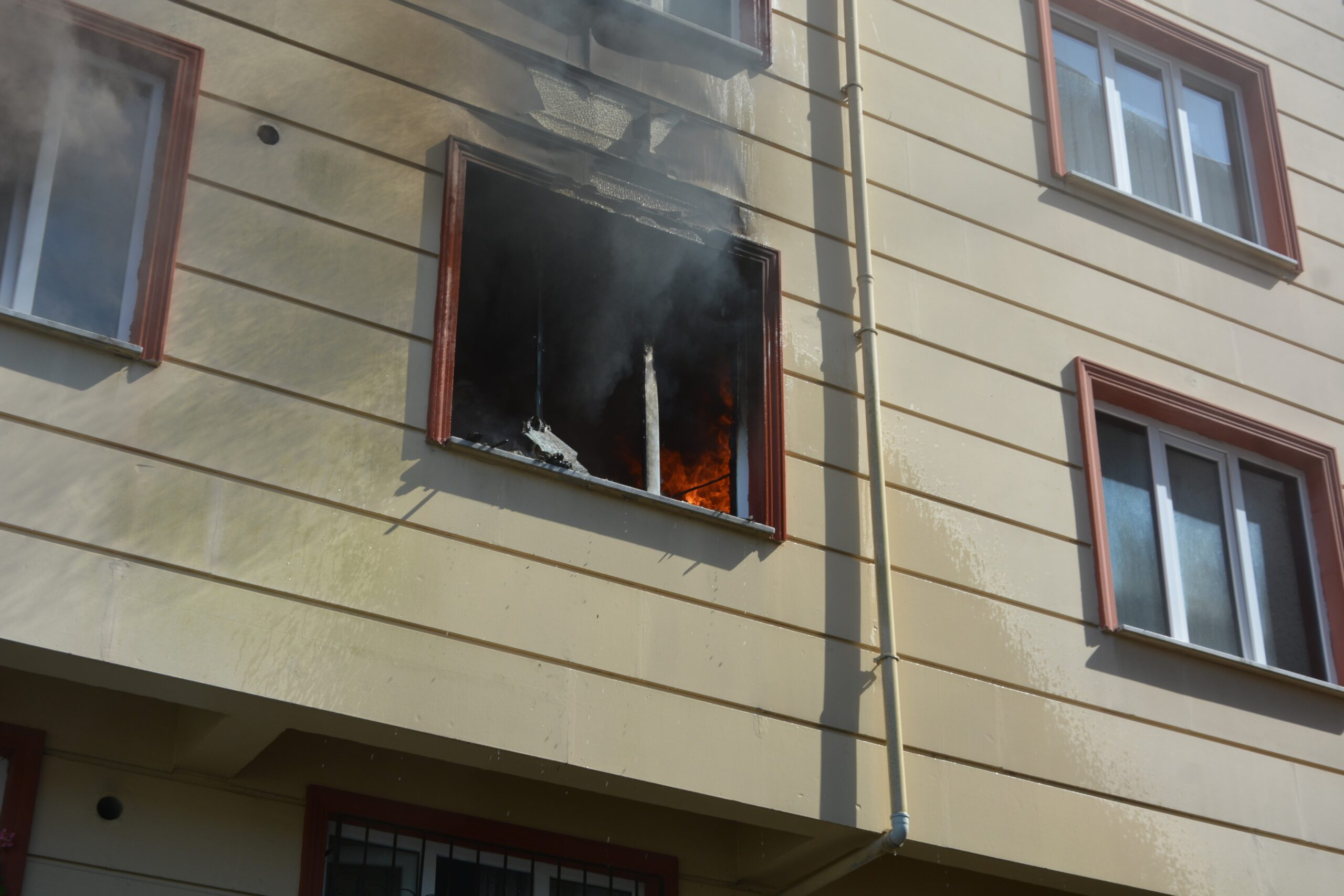 Ordu'nun Ünye ilçesinde bir apartman dairesinde, çocukların oyun oynadığı esnada
