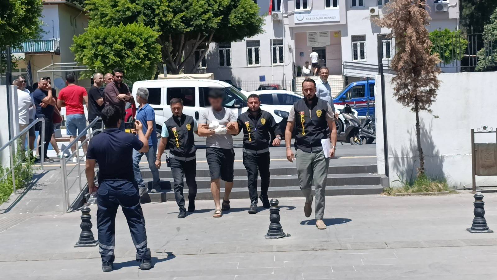 Antalya'nın Manavgat ilçesinde, 19 yaşındaki üniversite öğrencisi kız kardeşini 14