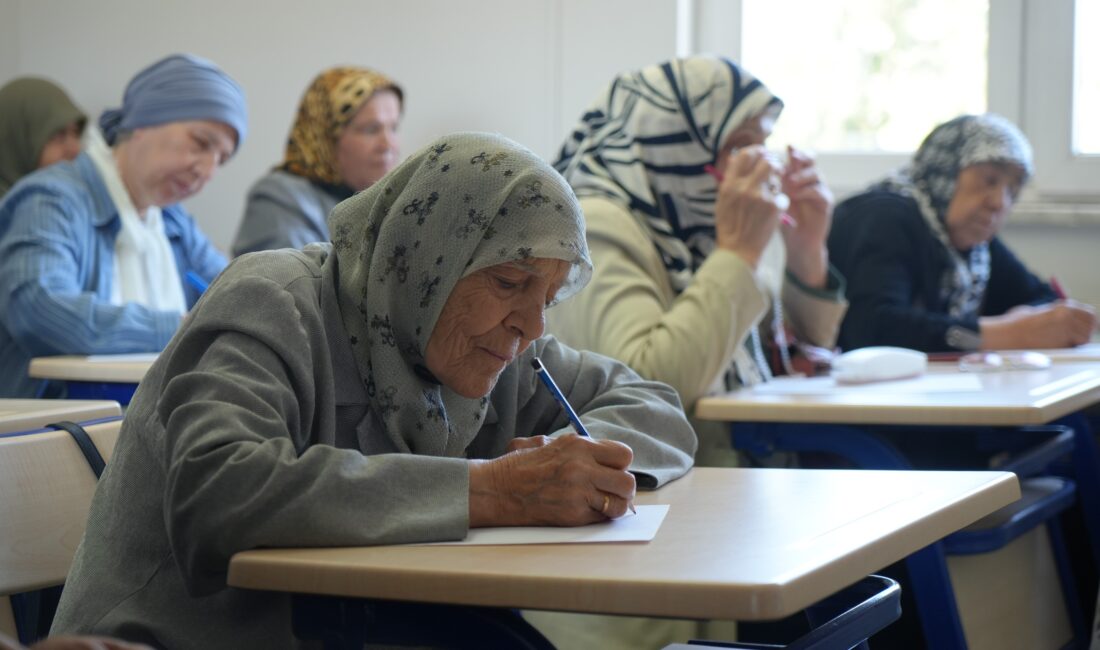 Gaziantep'te, geçmişte çeşitli nedenlerle eğitim hakkından mahrum kalan 60 ila