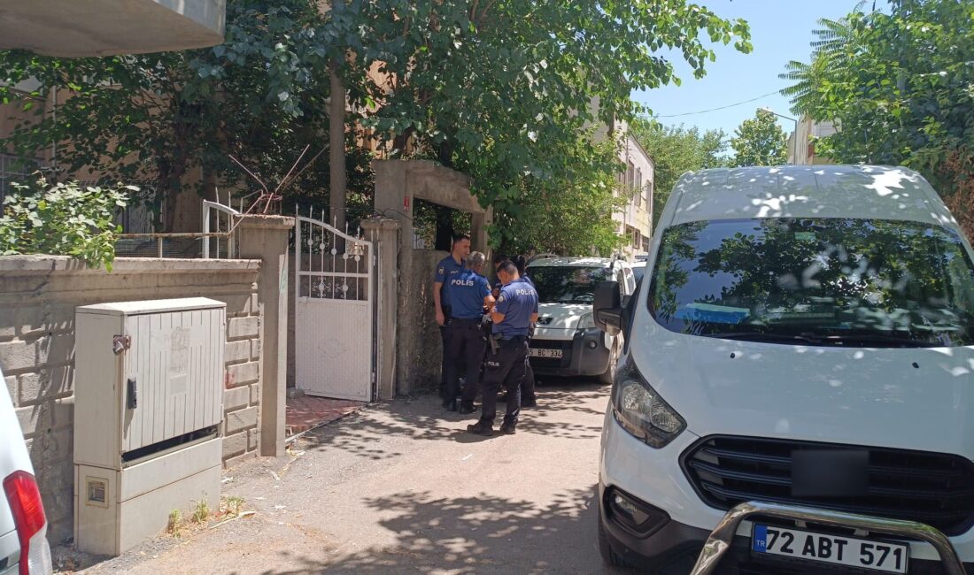Batman'da yaşanan üzücü olayda, bir şahıs tartıştığı eşini bıçakla ağır