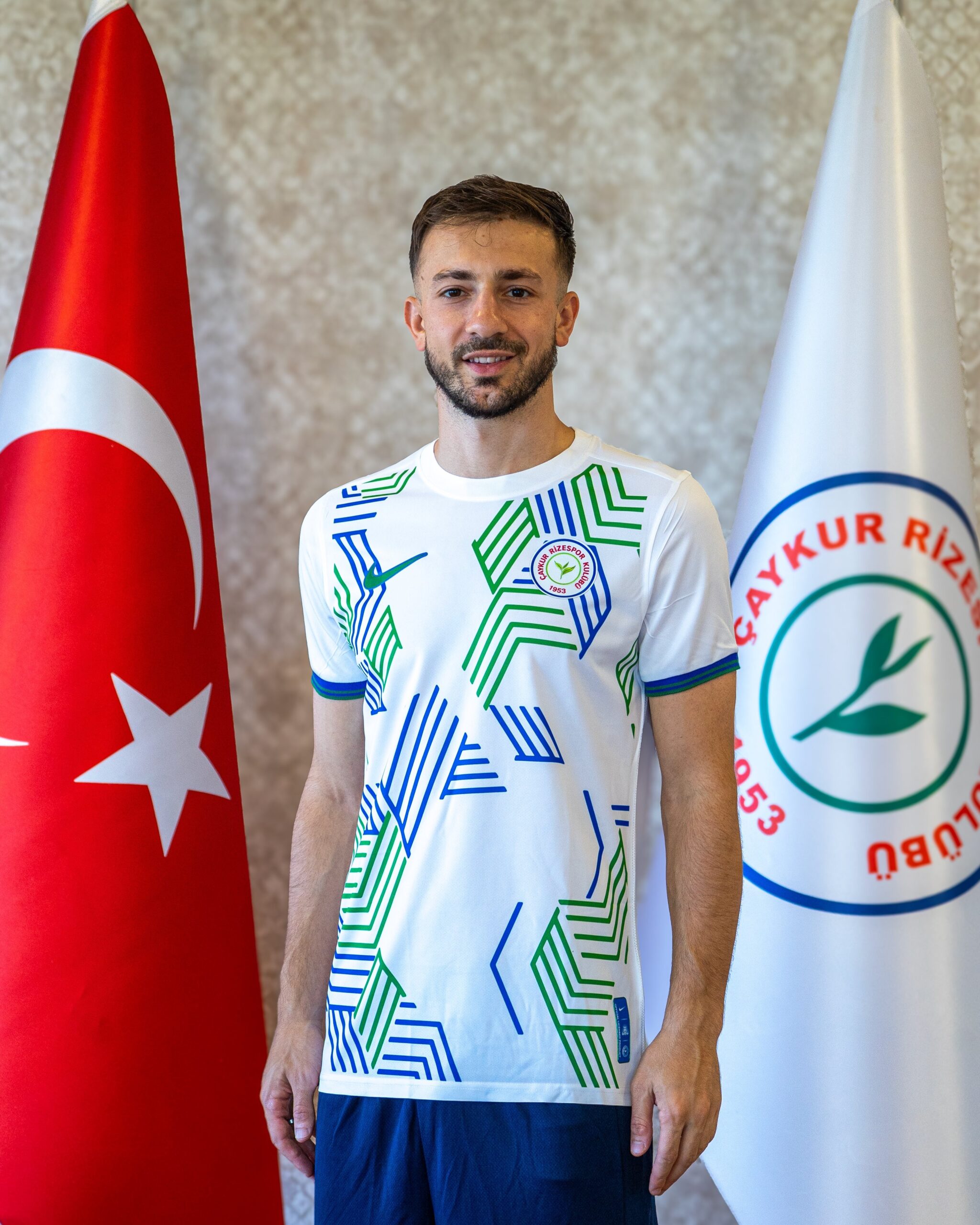 Galatasaray Spor Kulübü, profesyonel futbolcusu Halil Dervişoğlu'nun geçici transferi konusunda
