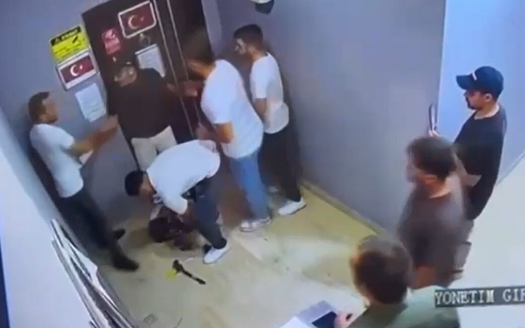 İstanbul Esenyurt'ta, binlerce kişinin ikamet ettiği bir sitede, resmi seçimlere