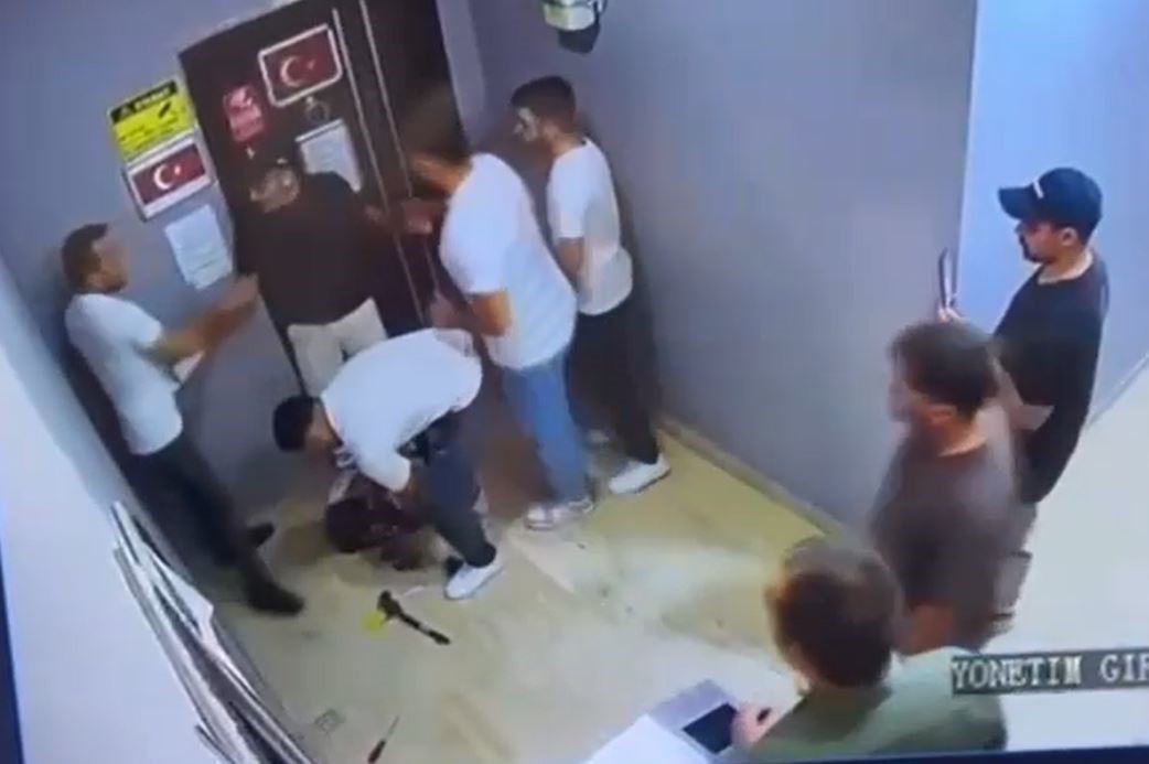 İstanbul Esenyurt'ta, binlerce kişinin ikamet ettiği bir sitede, resmi seçimlere