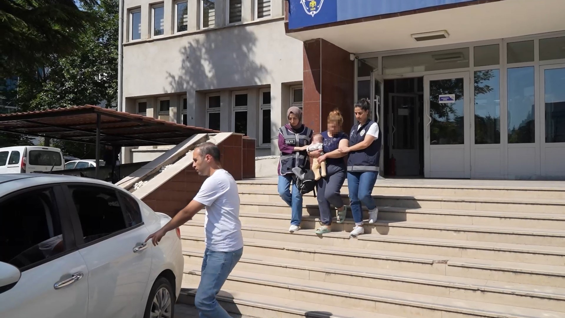 Ankara'nın Polatlı ilçesinde bir konuttan yaklaşık 400 bin TL değerinde