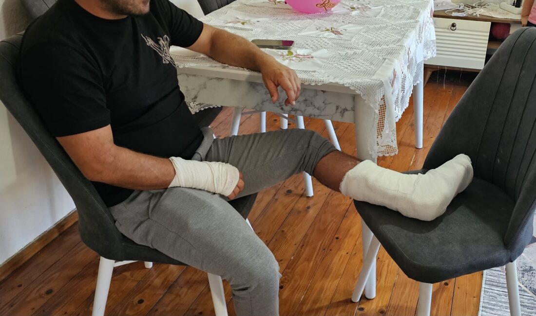 Kastamonu'nun Cide ilçesinde bir vatandaş, evine dönerken uğradığı sokak köpeği