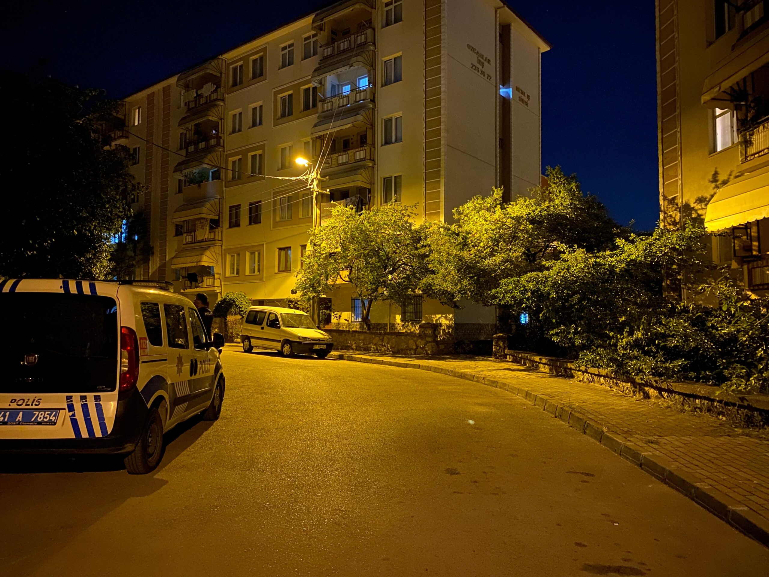 Kocaeli'nin Derince ilçesinde, iki komşu arasında çocuk gürültüsü nedeniyle çıktığı