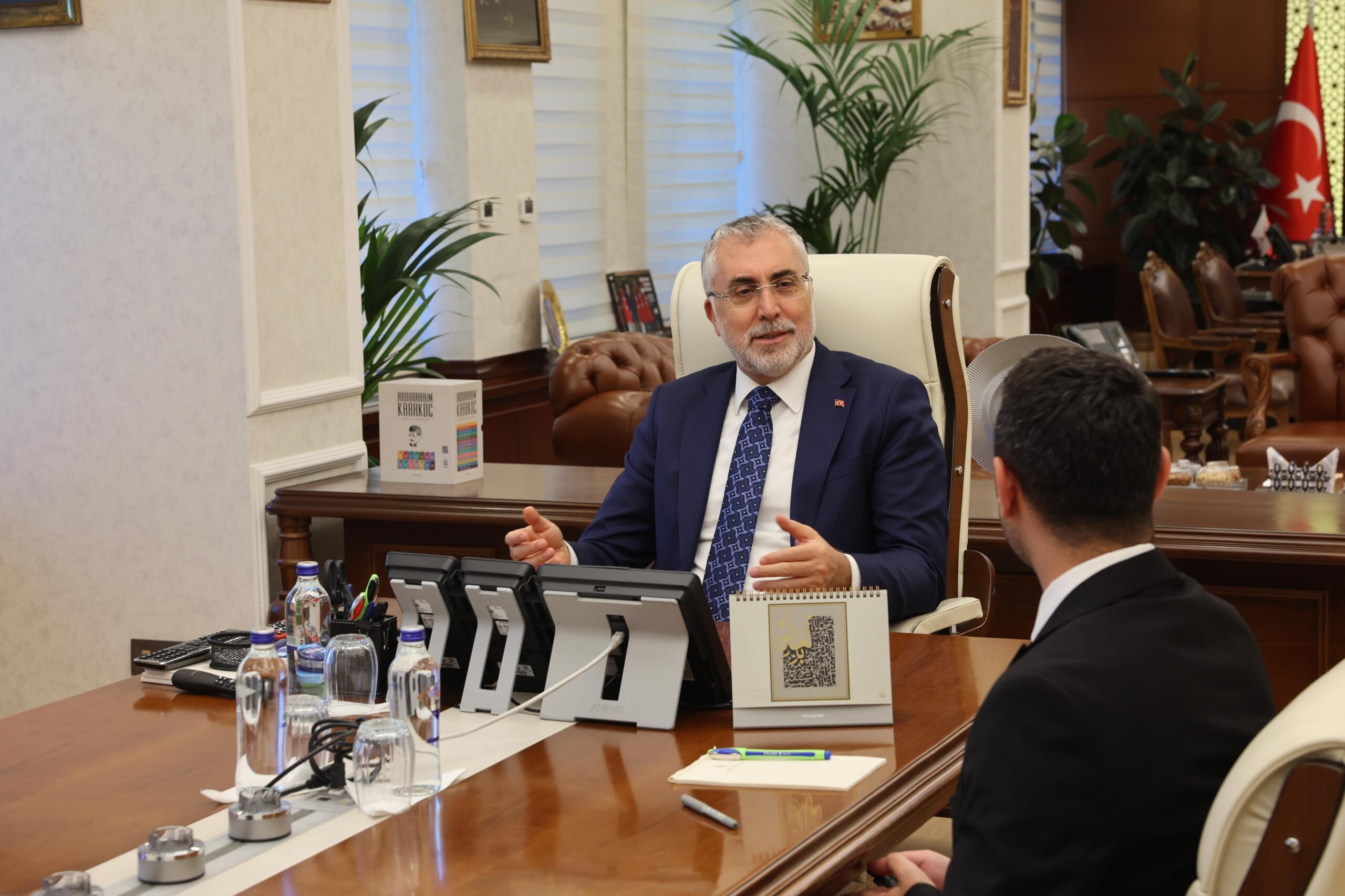 Çalışma ve Sosyal Güvenlik Bakanı Vedat Işıkhan, kanser tedavisinde kullanılan