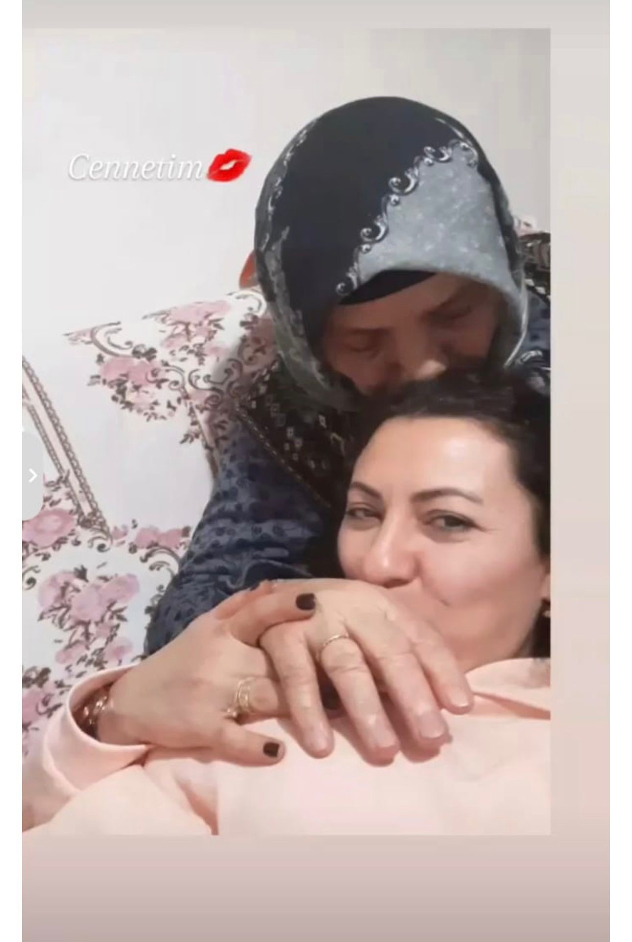 İstanbul Başakşehir'de, boşanma sürecinde olduğu öğrenilen 43 yaşındaki Songül Budak,