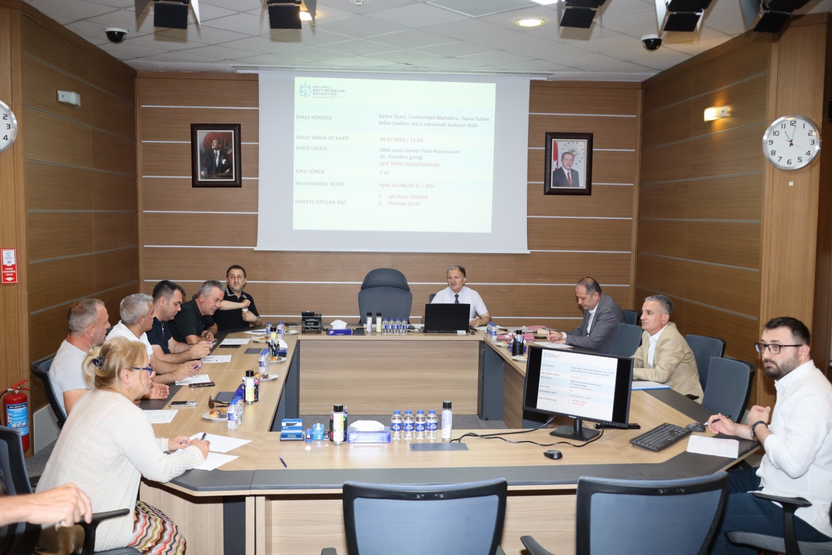 Kocaeli Büyükşehir Belediyesi Encümen toplantısında, toplu taşıma kurallarını ihlal eden