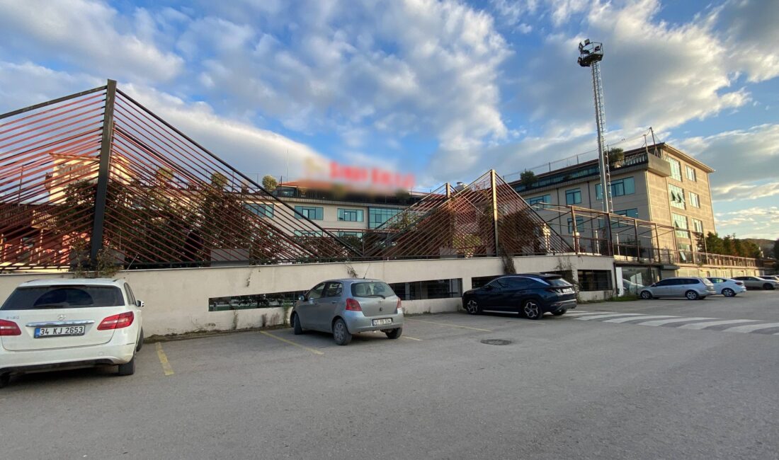 Kocaeli'de özel bir kolejde görev yapan sınıf öğretmeni M.A., altı