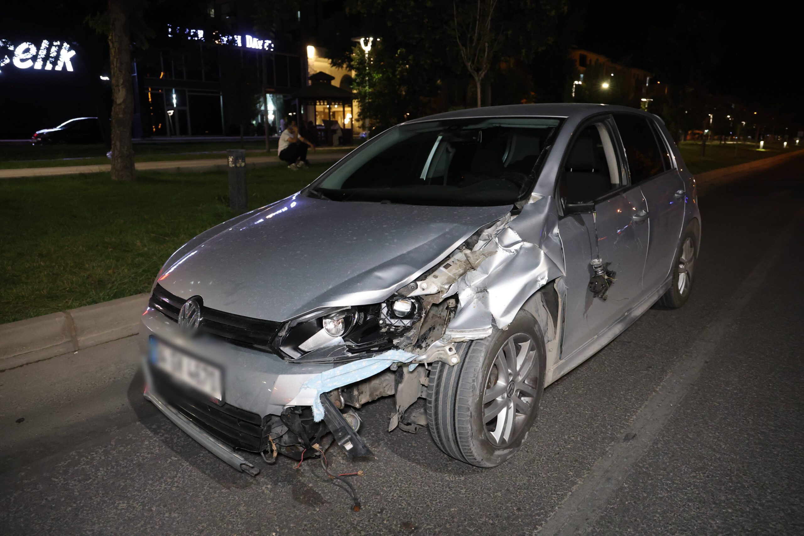 Elazığ'da meydana gelen trajik bir kazada, yolun karşısına geçmeye çalışan