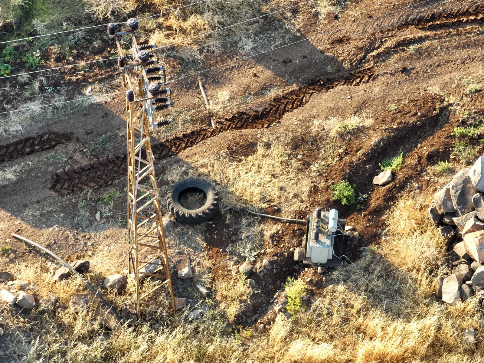 Şanlıurfa'da enerji dağıtım şirketi tarafından gerçekleştirilen drone destekli denetimlerde, tarımsal