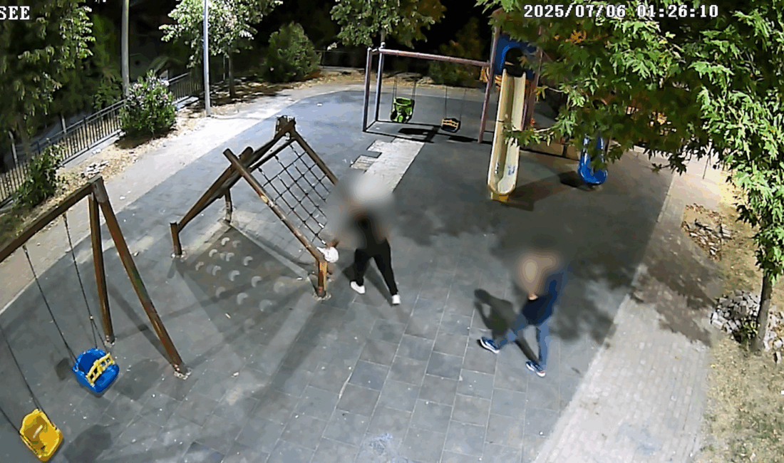 Yalova'da bir çocuk parkında bulunan güvenlik kameraları, dört şüpheli tarafından