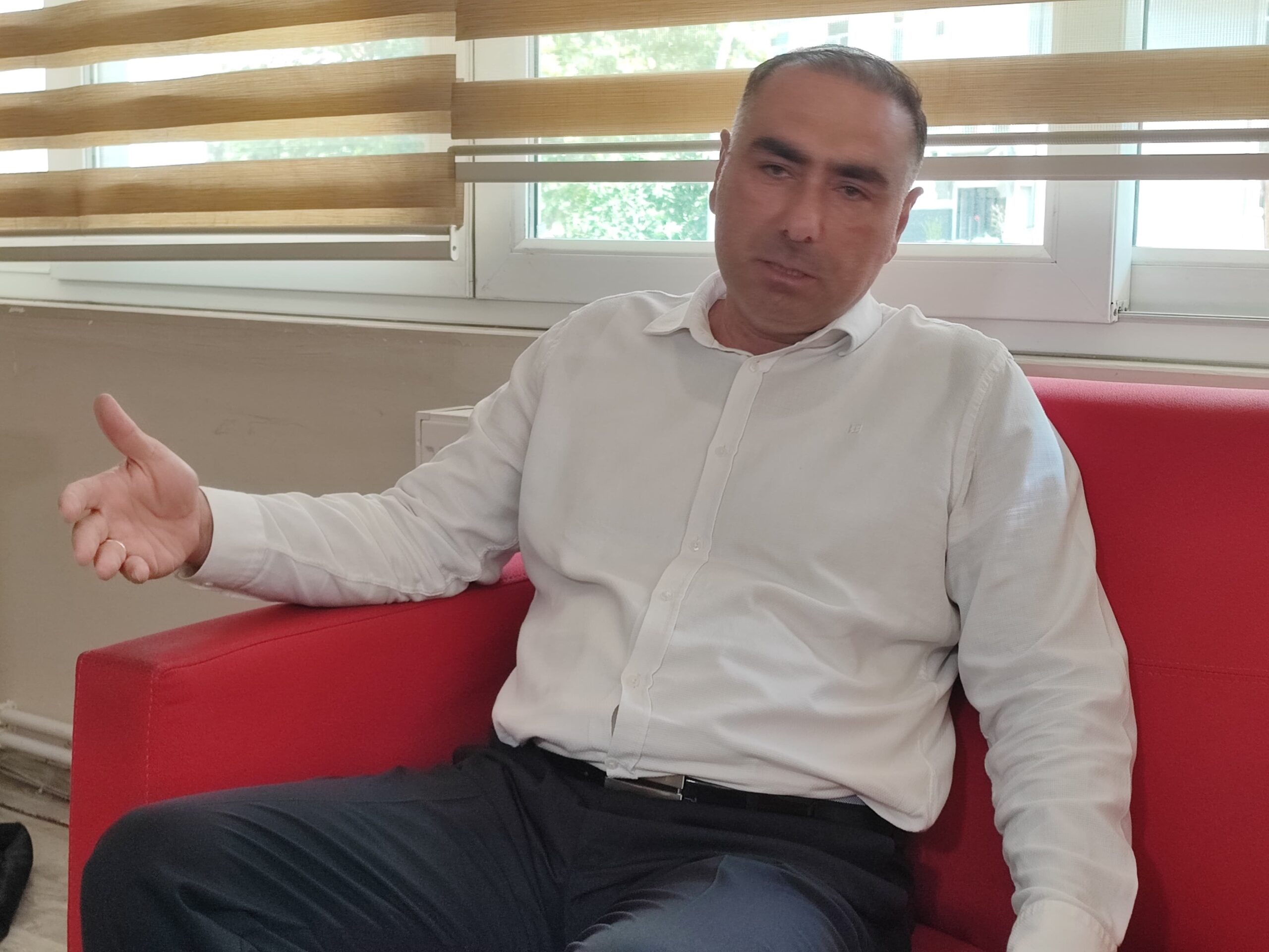 Adanalı müteahhit Emrah Köse, belediyeden alacağını tahsil etmek için, eski
