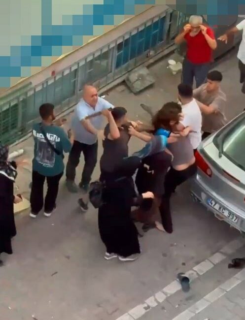 İstanbul Esenyurt'ta bir markette müşteri ile kasiyer arasında başlayan sözlü