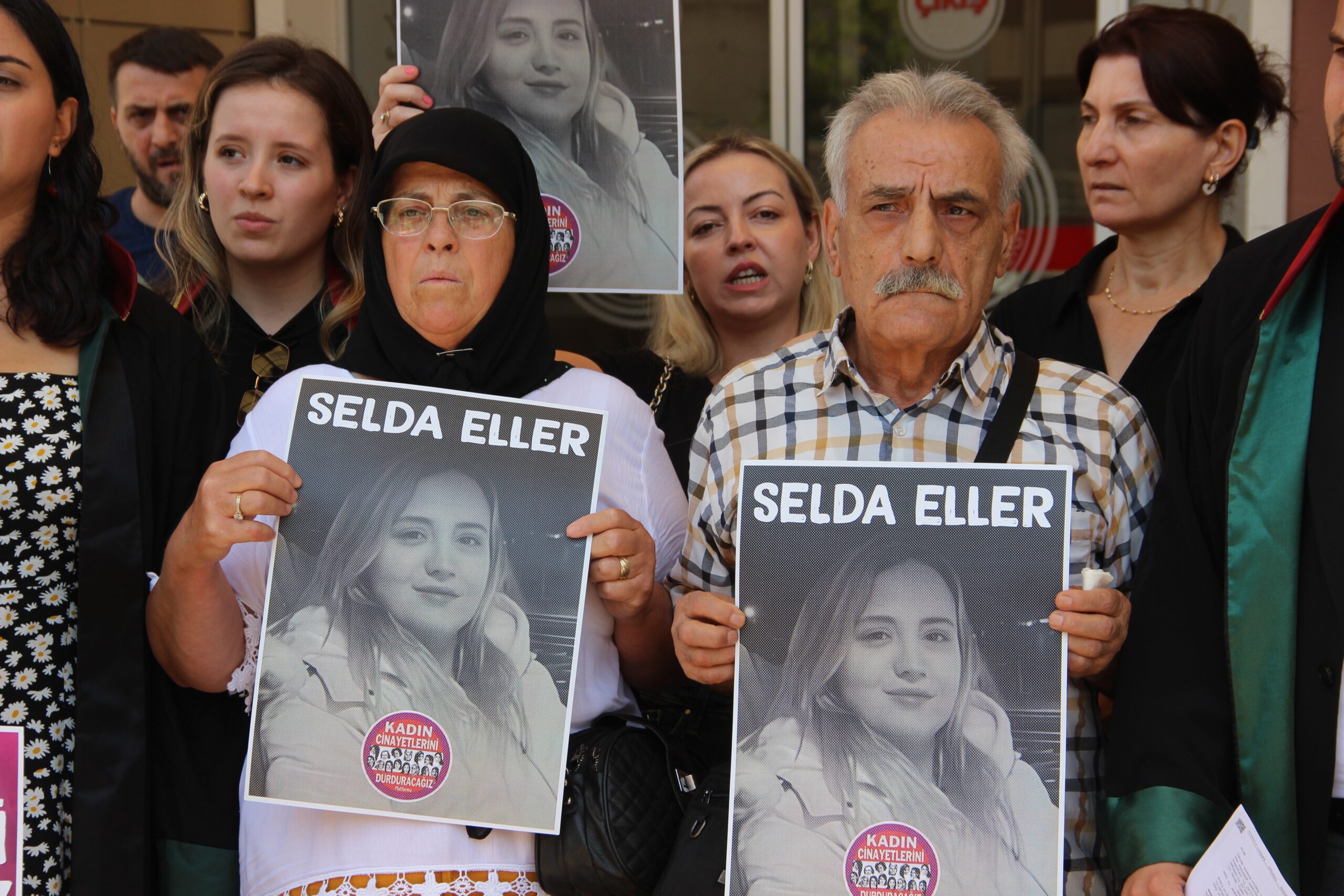 Manisa'nın Yunusemre ilçesinde boşanma aşamasında olduğu eşi Selda Eller’i boğarak