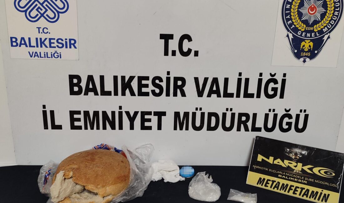Balıkesir'de narkotik ekiplerince düzenlenen operasyonda, şüphe üzerine durdurulan bir araçta
