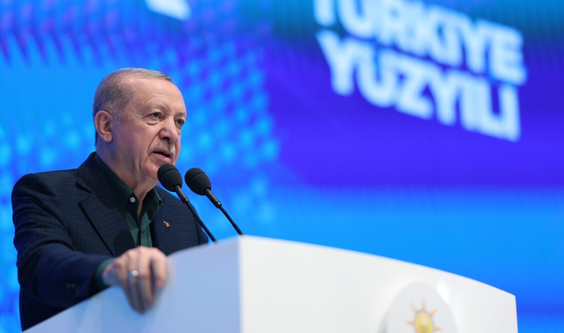 Ankara'da düzenlenen AK Parti 32. İstişare ve Değerlendirme Toplantısı'nda konuşan