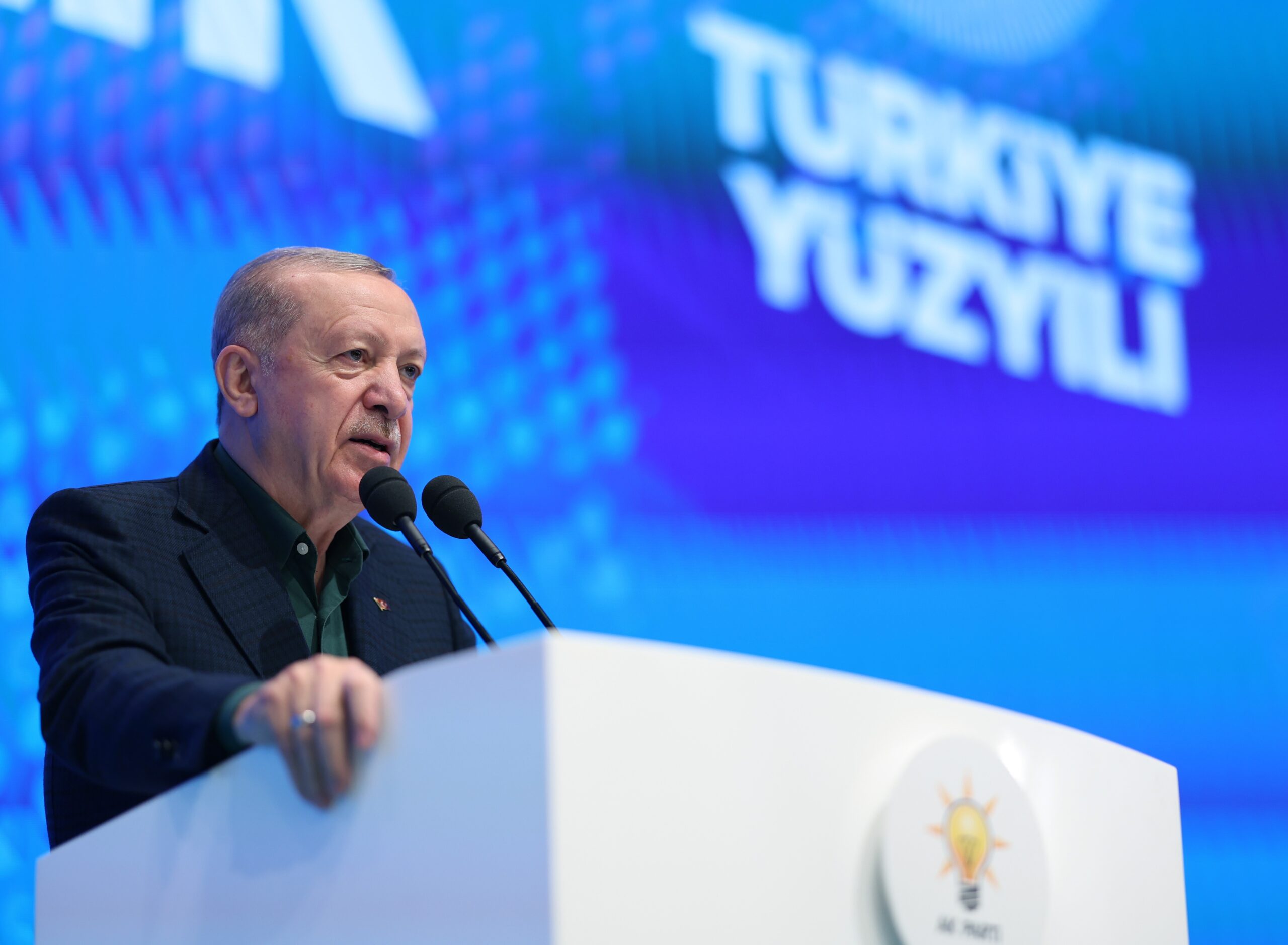 Ankara'da düzenlenen AK Parti 32. İstişare ve Değerlendirme Toplantısı'nda konuşan