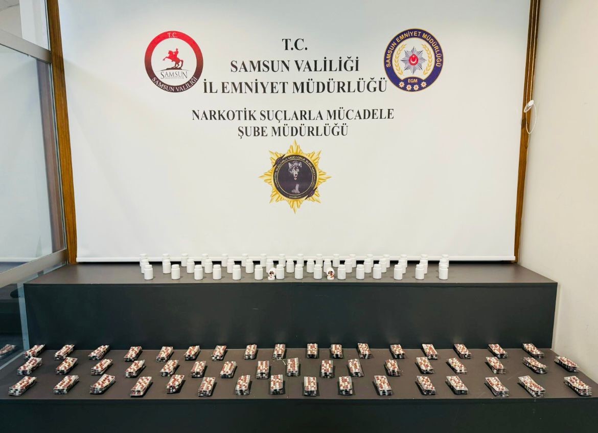 Samsun'da narkotik ekiplerinin düzenlediği operasyonda, sokak satıcılarına yönelik önemli bir