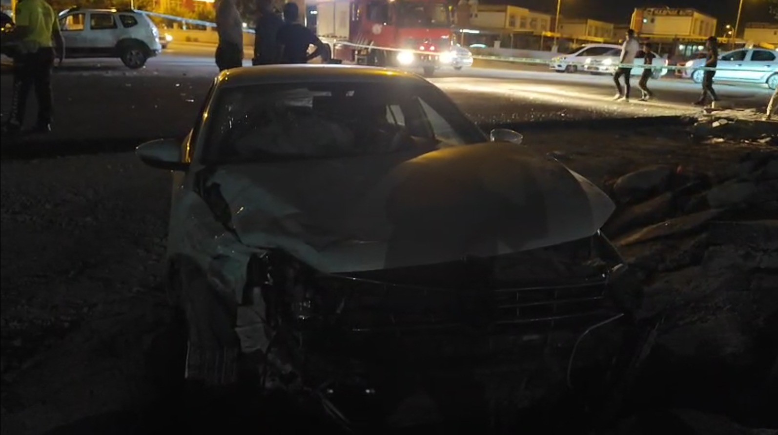 Şanlıurfa'nın Viranşehir ilçesinde gece saatlerinde meydana gelen trafik kazasında iki