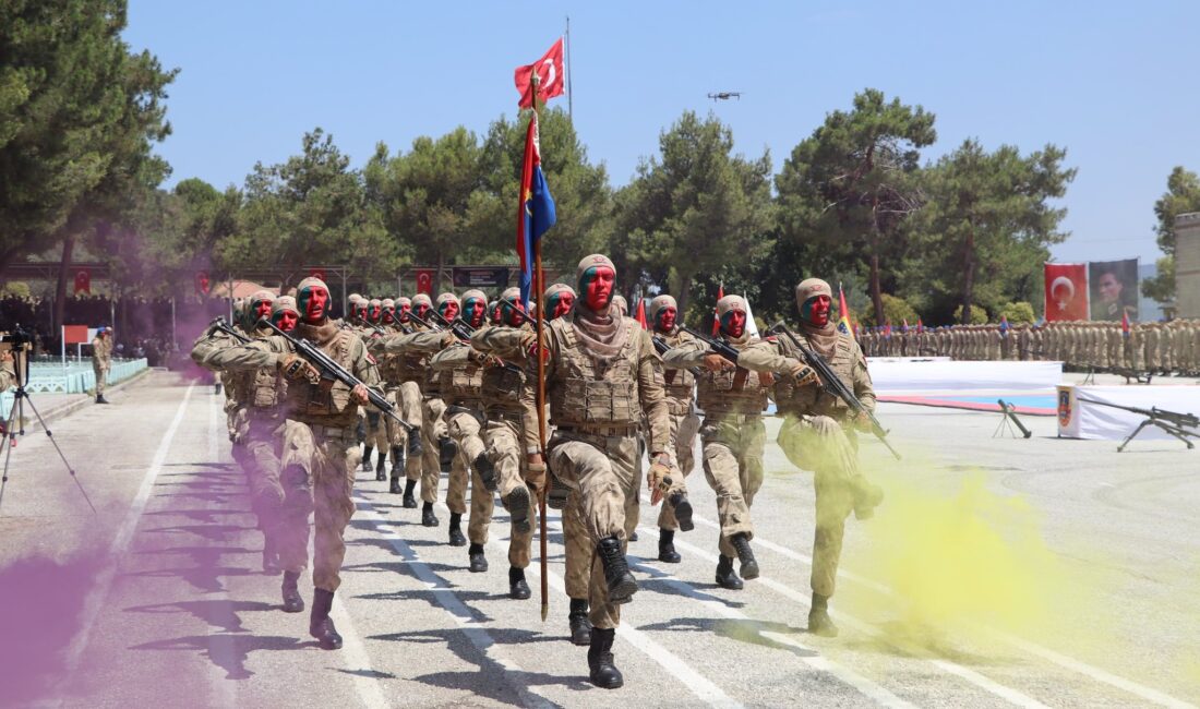Manisa'nın Kırkağaç ilçesinde düzenlenen törenle, terörle mücadele eğitimi alan 38.