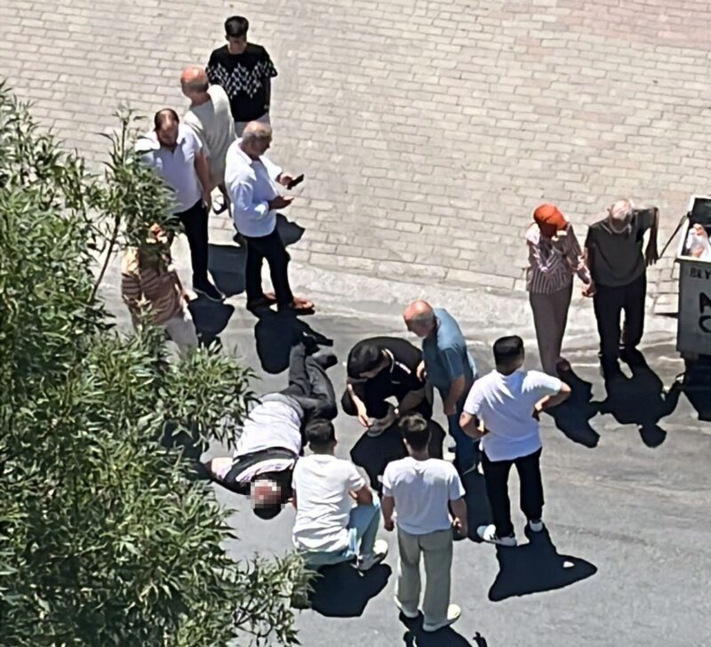 İstanbul Beylikdüzü'nde meydana gelen olayda, bir araç sürücüsü yolda yürüyen