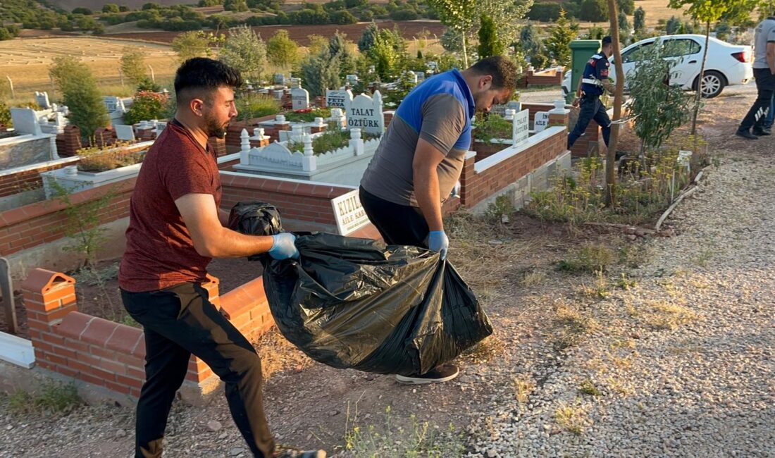Eskişehir-Afyonkarahisar yolu üzerinde bulunan Asri Mezarlık’ta yaşanan olay, görenleri hem