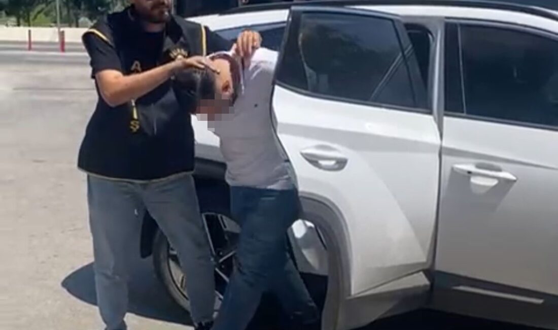 Bursa'da, seyir halindeki bir otomobilden kurusıkı tabancayla havaya ateş açtığı