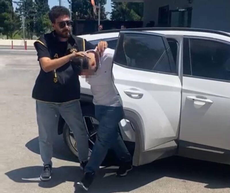 Bursa'da, seyir halindeki bir otomobilden kurusıkı tabancayla havaya ateş açtığı