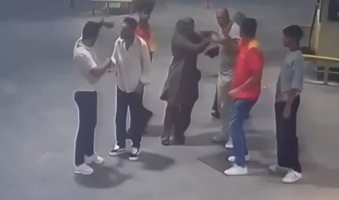 Bartın'da, şerit ihlali iddiasıyla sürücüler arasında başlayan sözlü tartışma, fiziksel