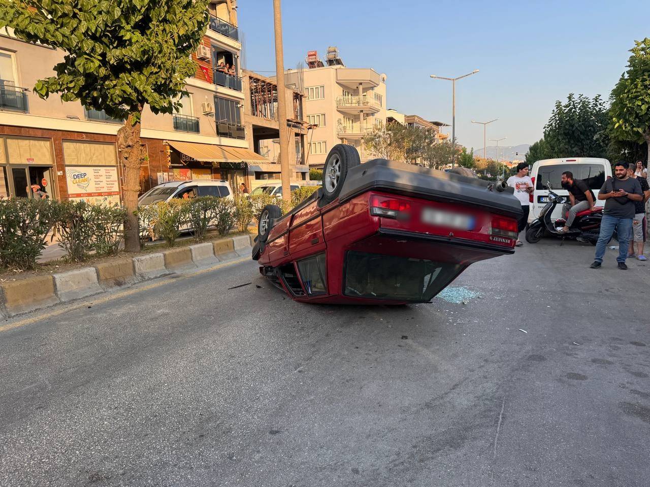 Aydın'ın Efeler ilçesinde, 15 yaşındaki ehliyetsiz bir sürücünün kullandığı otomobil